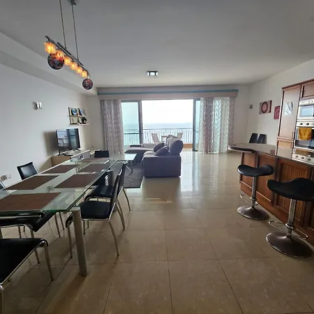 Sea View On Promenade סליאמה